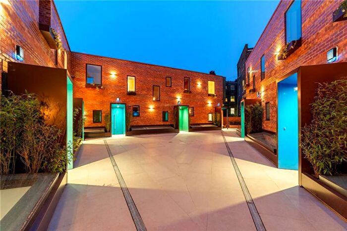 4 Bedroom Flat To Rent In Penrose Mews, London, SW6