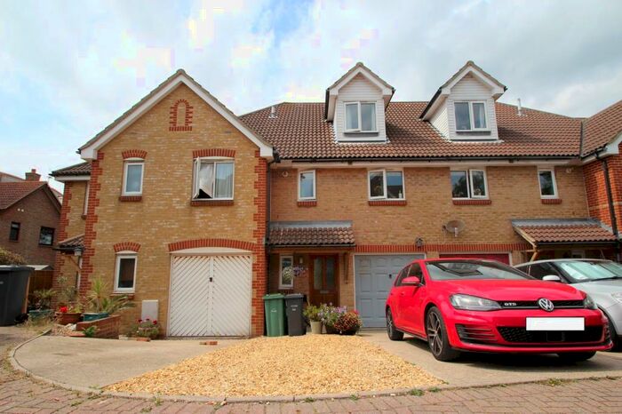 3 Bedroom Terraced House To Rent In Velsheda Close, Totland Bay, PO39