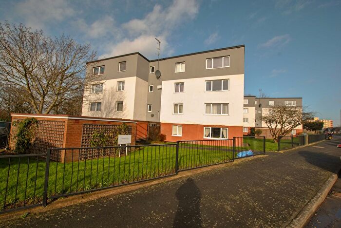 2 Bedroom Flat For Sale In Grinshill Flats, Severn Drive, Wellington, Telford, TF1