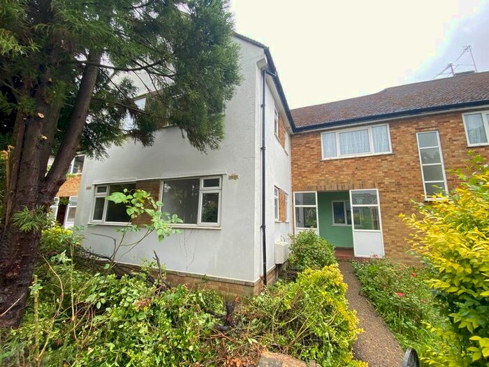2 Bedroom Maisonette To Rent In Station Close, Brookmans Park, Hatfield, AL9