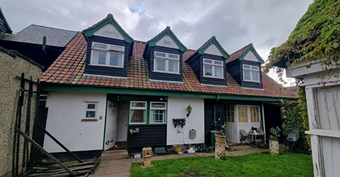 3 Bedroom Semi-Detached House For Sale In Whiffins Orchard, Coopersale Common, Coopersale, Epping, Essex, CM16