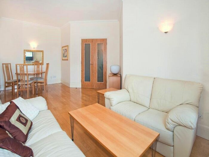 2 Bedroom Flat To Rent In Whitehouse Apartments, Belvedere Road, London, SE1