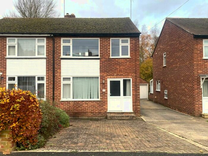 3 Bedroom Semi-Detached House To Rent In Hillview Crescent, Banbury, Oxfordshire, OX16