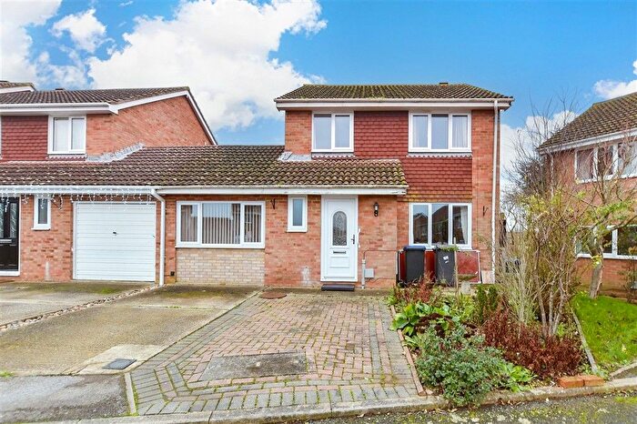 4 Bedroom Link Detached House For Sale In Manor Close, Canterbury, Kent, CT1