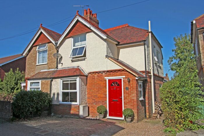 3 Bedroom Semi-Detached House To Rent In Western Villas, Western Avenue, Hawkhurst, Cranbrook, TN18