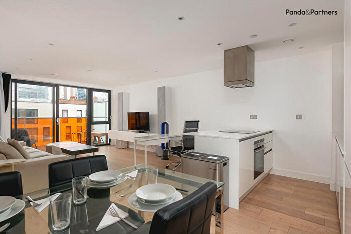 3 Bedroom Flat To Rent In Kensington Apartments, Commercial Street, London, E1