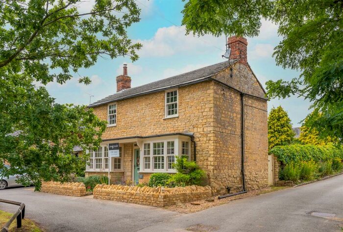 4 Bedroom House For Sale In High Street, Stoke Goldington, Newport Pagnell, MK16