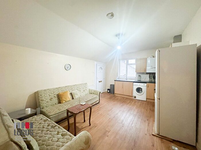 3 Bedroom Flat To Rent In High Road, Leytonstone, E15