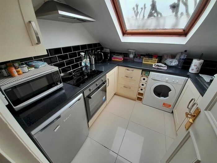 1 Bedroom Flat To Rent In Niton Street, Fulham, London, SW6