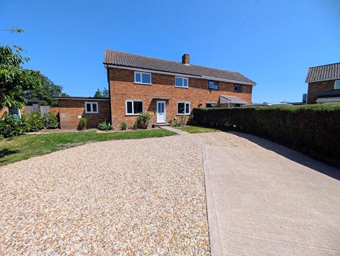 3 Bedroom Semi-Detached House For Sale In Abbots Close, Denham, IP29
