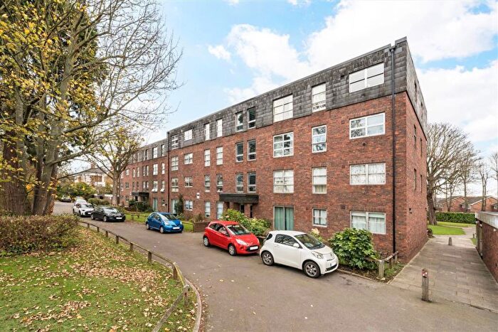 2 Bedroom Flat To Rent In Marlowe Gardens, Eltham, SE9