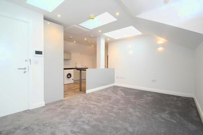 1 Bedroom Flat To Rent In Featherbank Avenue, Horsforth, Leeds, West Yorkshire, LS18