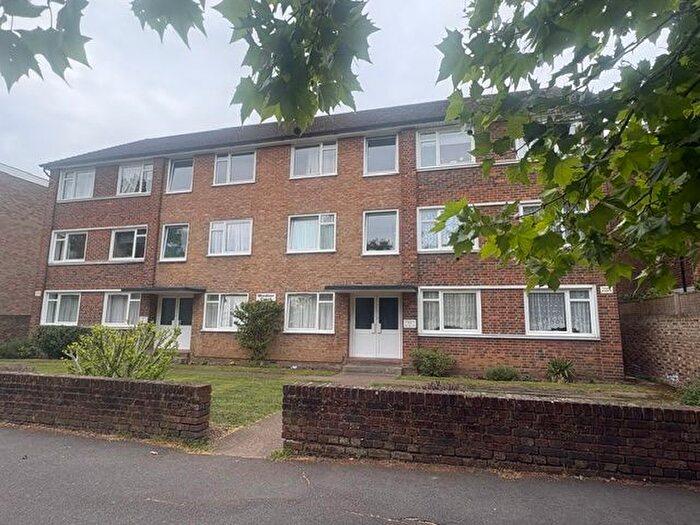2 Bedroom Flat For Sale In Palace Road, Kingston Upon Thames, KT1