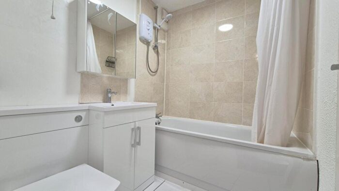 1 Bedroom Flat To Rent In Kings Court, LU5