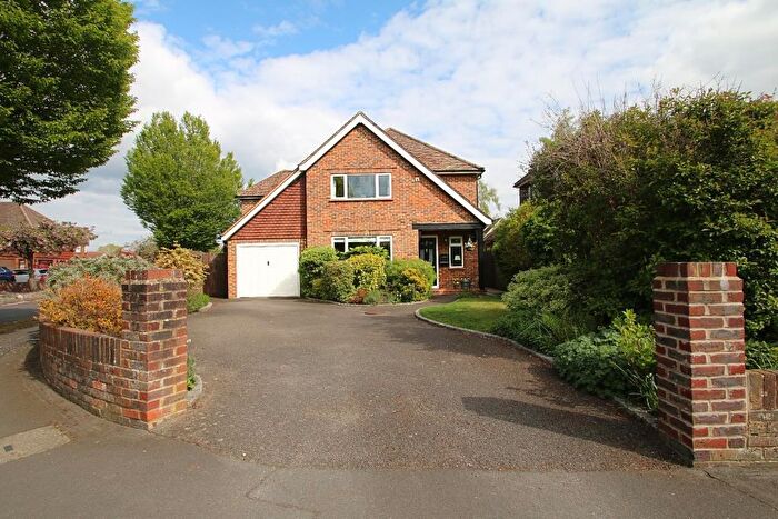 4 Bedroom Detached House For Sale In Lane End Drive, Knaphill, GU21