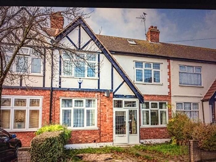 3 Bedroom Detached House For Sale In Babbacombe Gardens, Redbridge, London, IG4