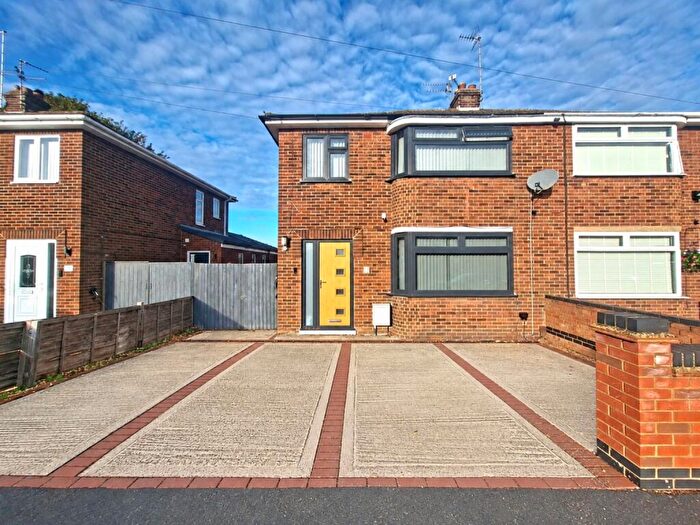 3 Bedroom Semi Detached House For Sale In Wright Avenue, Peterborough, PE2