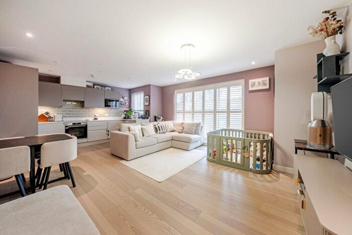 2 Bedroom Flat For Sale In Orchard Way, Croydon, Surrey, CR0
