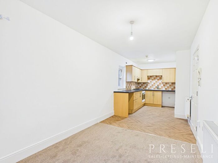 2 Bedroom Flat To Rent In Picton Place, Haverfordwest, SA61