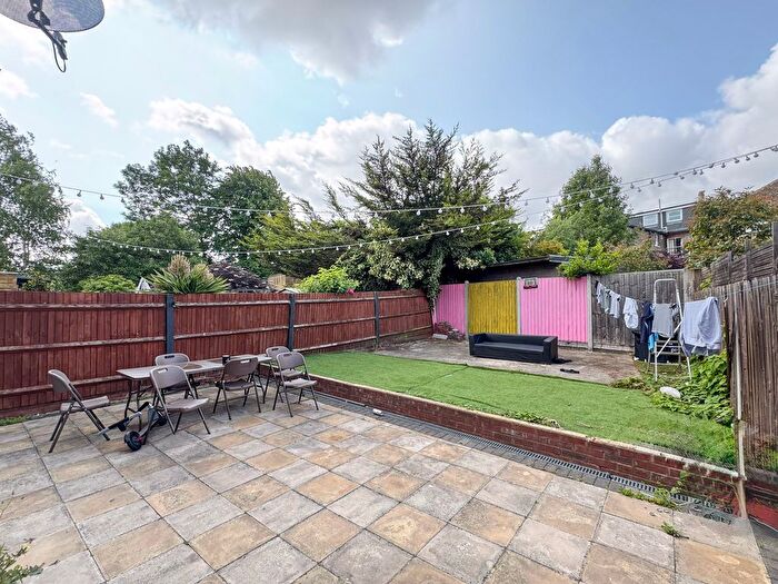 5 Bedroom Semi-Detached House To Rent In Byrne Road, London, SW12