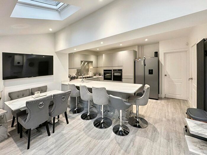3 Bedroom End Of Terrace House For Sale In Amherst Drive, Orpington, BR5