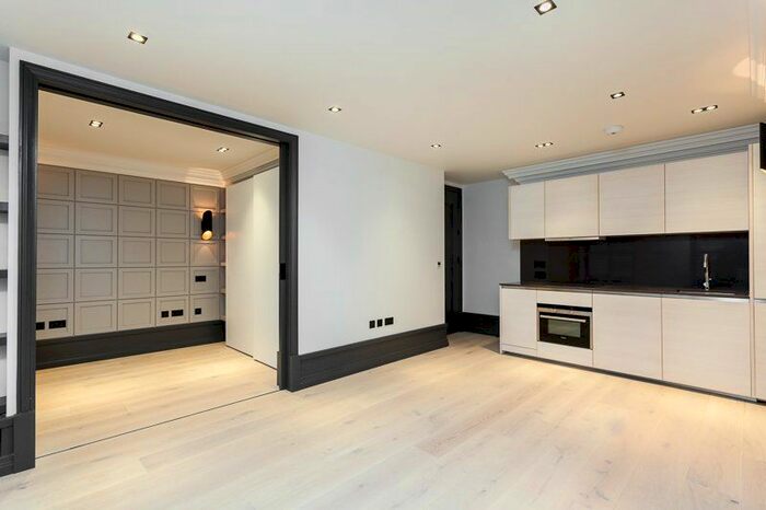 1 Bedroom Flat To Rent In King Street, London, WC2E