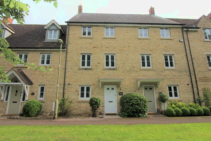 3 Bedroom Town House To Rent In London Road, Chipping Norton, OX7