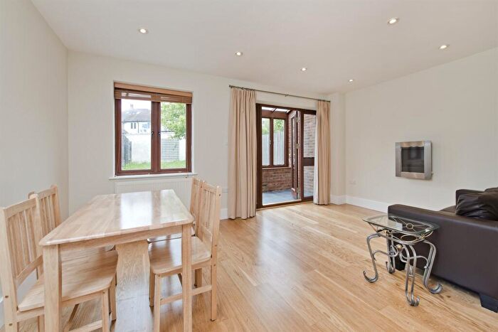 3 Bedroom Detached House To Rent In Palermo Road, London, NW10