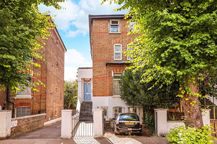 2 Bedroom Flat For Sale In Coningham Road, London, W12