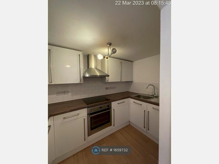 2 Bedroom Flat To Rent In Fountain Mill, Bristol, BS5