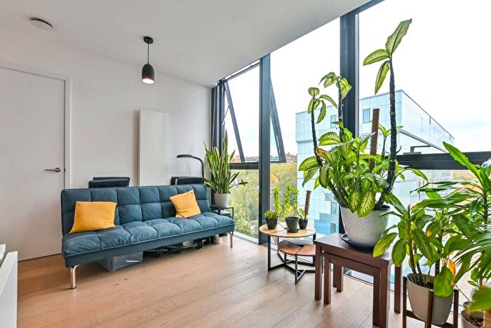 1 Bedroom Flat For Sale In Highgate Hill, Highgate, London, N19