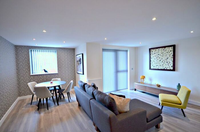 2 Bedroom Apartment To Rent In Wallingford Way, SL6