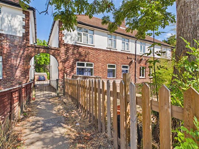 2 Bedroom Apartment For Sale In Walton Road, West Molesey, KT8