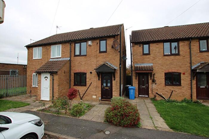 2 Bedroom Semi-Detached House To Rent In Rutland Court, NN14