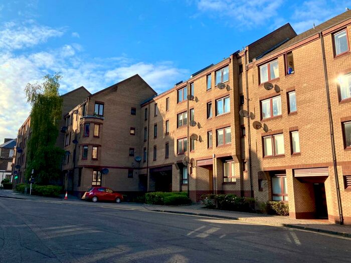 2 Bedroom Flat To Rent In Upper Craigs, Stirling, FK8