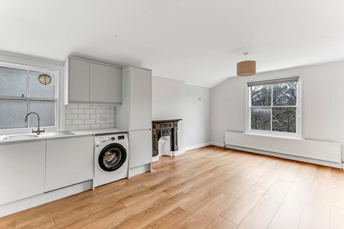 2 Bedroom Apartment To Rent In Inglewood Road, West Hampstead, NW6