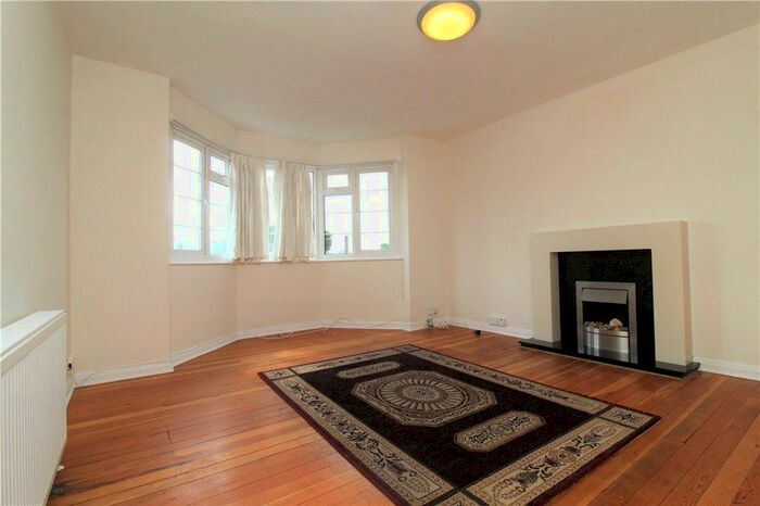 2 Bedroom Flat To Rent In Addiscombe Road, Croydon, CR0