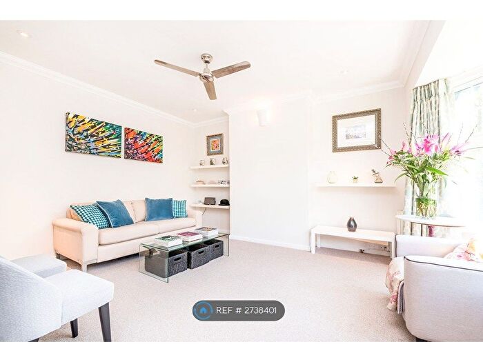 2 Bedroom Flat To Rent In Effra Road, London, SW2