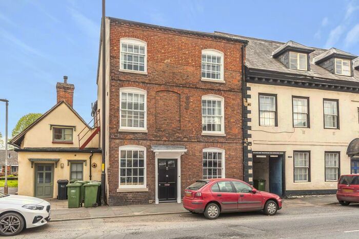 3 Bedroom Town House To Rent In Leominster, Null, HR6