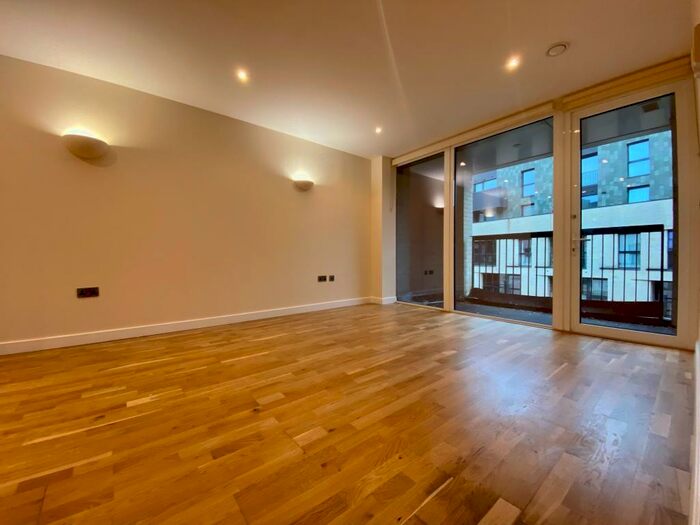 2 Bedroom Apartment To Rent In Burgess Springs, Chelmsford, Essex, CM1