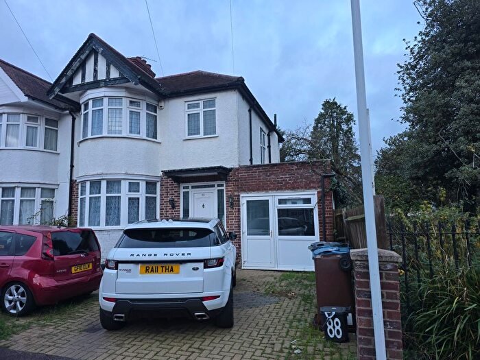 Studio To Rent In Kingshill Drive, Harrow, HA3