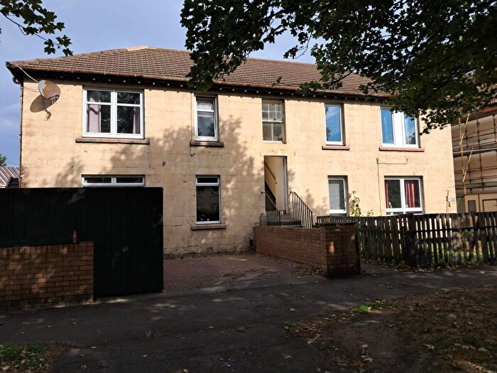 3 Bedroom Flat To Rent In Sleigh Drive, Edinburgh, EH7
