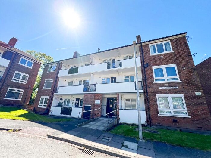 3 Bedroom Flat For Sale In Moss Meadow Road, Tarleton House Moss Meadow Road, M6