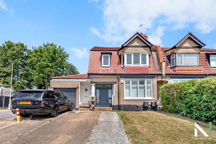 2 Bedroom Flat To Rent In Hale Lane, Mill Hill, NW7