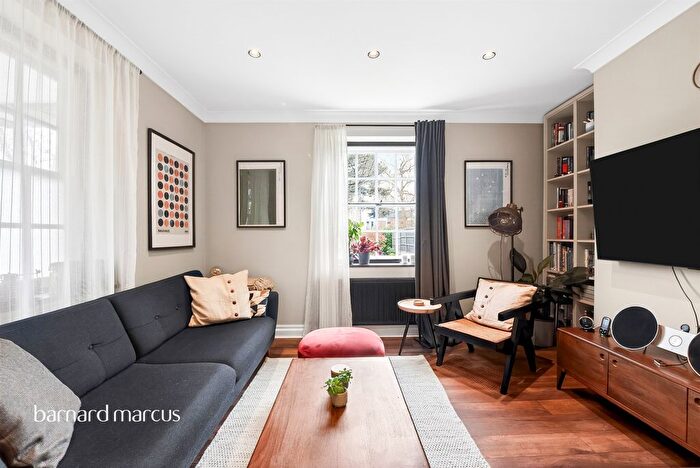 2 Bedroom Maisonette For Sale In West Hill, London, SW15