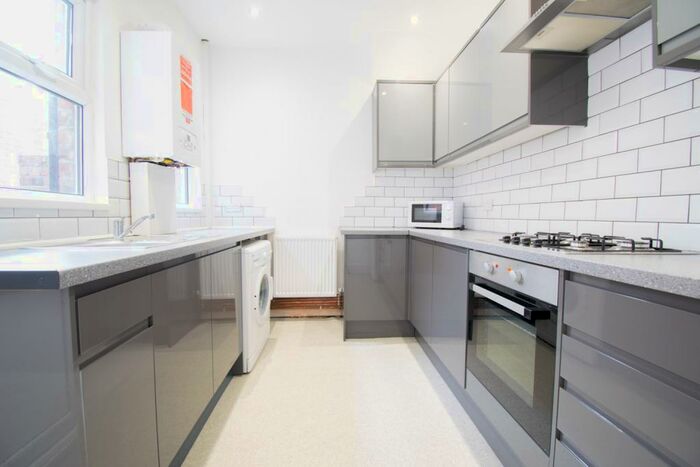 2 Bedroom Flat To Rent In Starbeck Avenue, Sandyford, Newcastle Upon Tyne, NE2