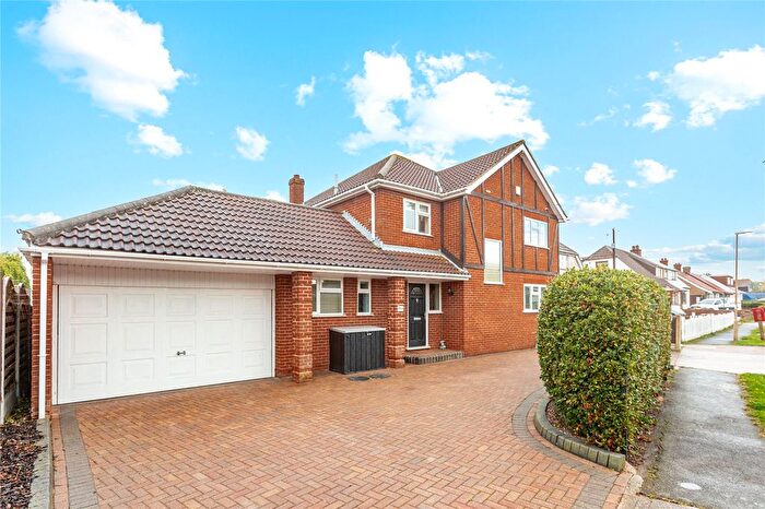 4 Bedroom Detached House For Sale In Raymonds Drive, Benfleet, Essex, SS7