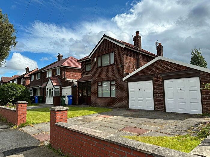 3 Bedroom Detached House For Sale In Delamere Road, Denton, Manchester, M34