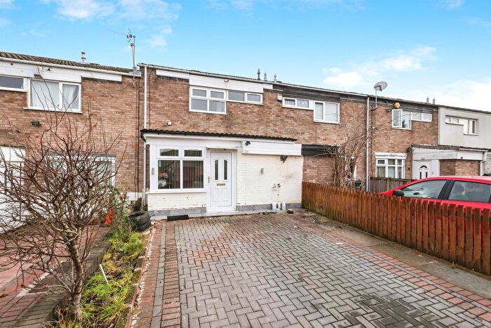 3 Bedroom Semi Detached House For Sale In Ipstones Avenue, Birmingham, B33