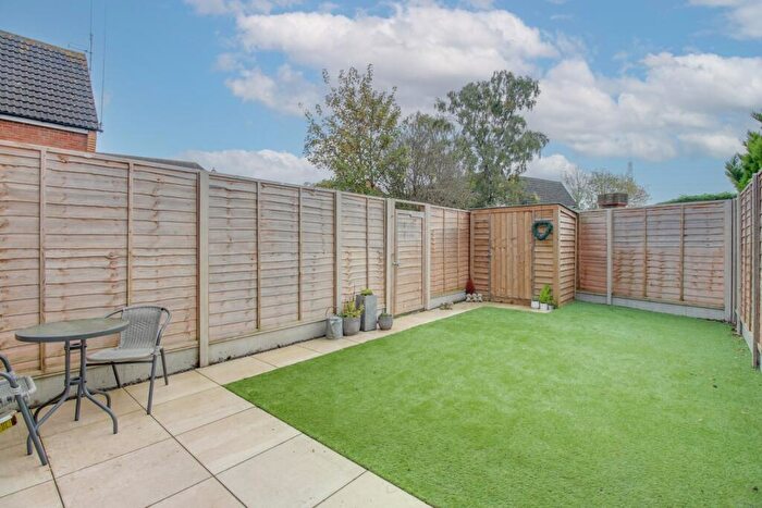 2 Bedroom Terraced House For Sale In Bushell Close, Leighton Buzzard, Bedfordshire, LU7